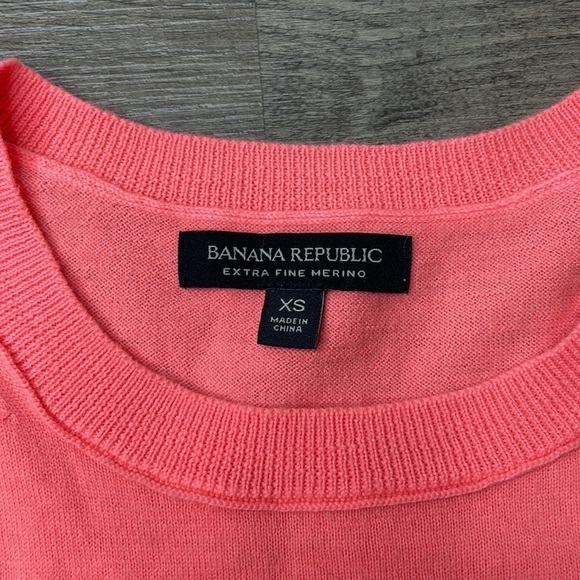 Banana Republic Women’s Extra Fine Merino Bright Neon Coral Crewneck Sweater, XS - Picture 2 of 9